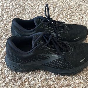 Brooks running shoes W9.5